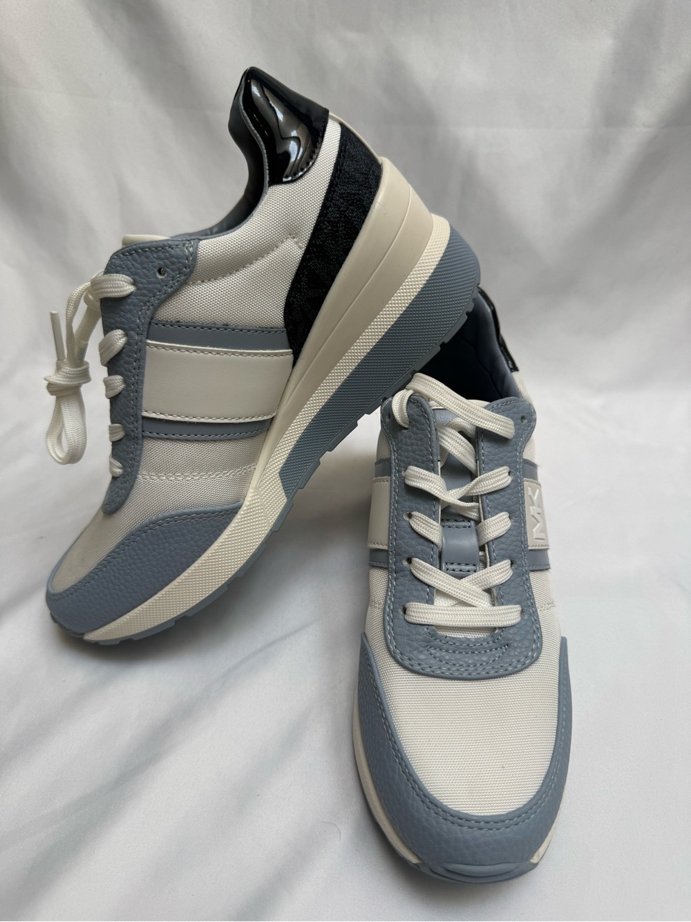 NEW Michael Kors Mabel Trainer Lace Up Logo Sneakers Pale Blue WMN 6 Retail $129
